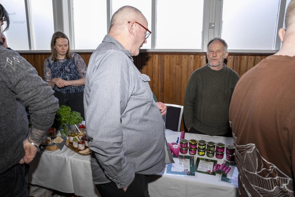 „Ómetanlegt að vita hvaðan maturinn kemur“ sagði Dóra. Um 100 manns á stefnumóti á Flúðum - Myndir