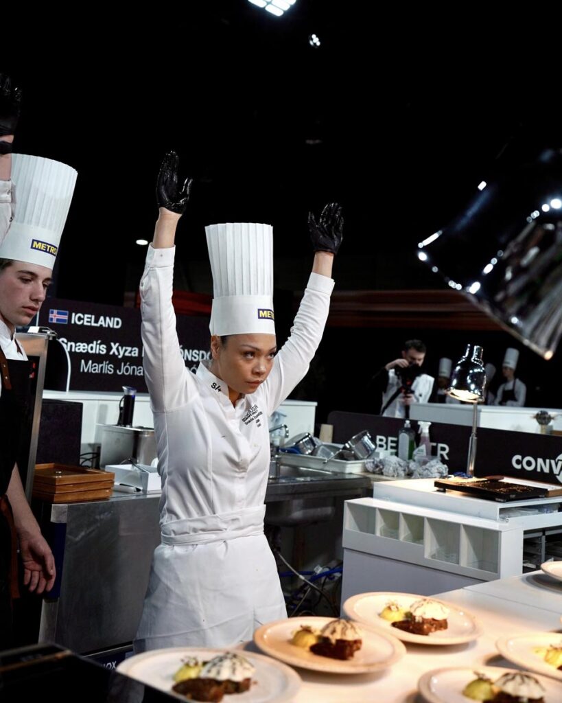 Myndasyrpa. Snædís skilar sínum fyrsta rétti til dómara - Bocuse d´Or 2026