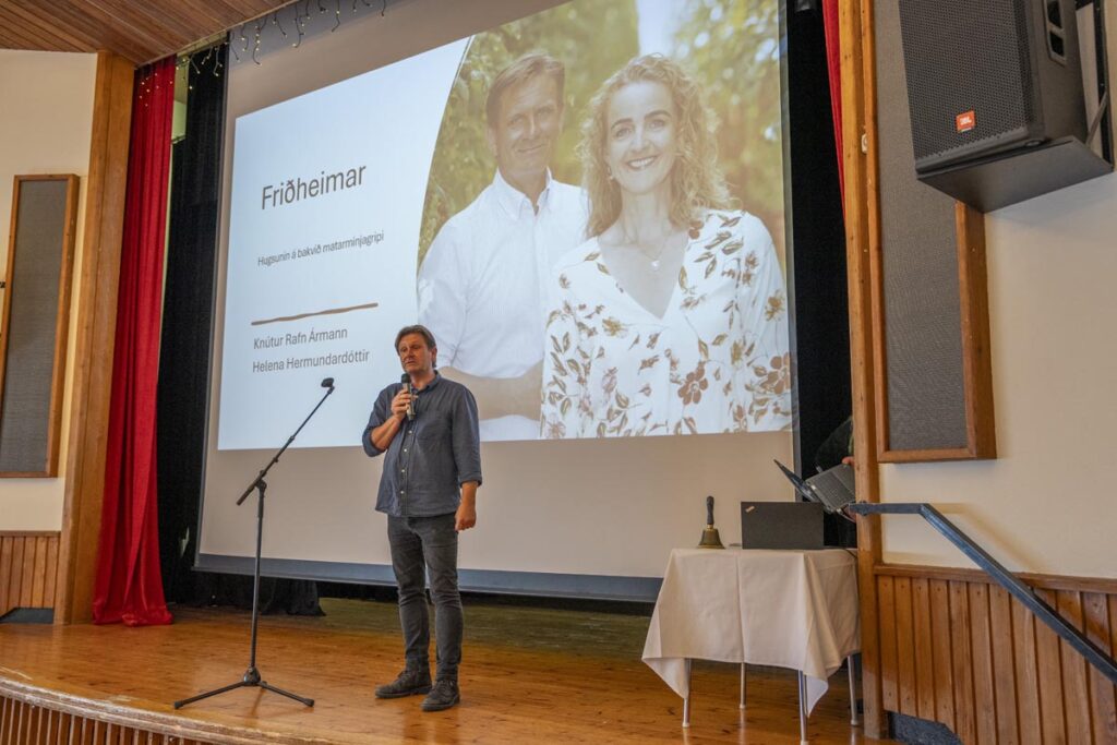 „Ómetanlegt að vita hvaðan maturinn kemur“ sagði Dóra. Um 100 manns á stefnumóti á Flúðum - Myndir