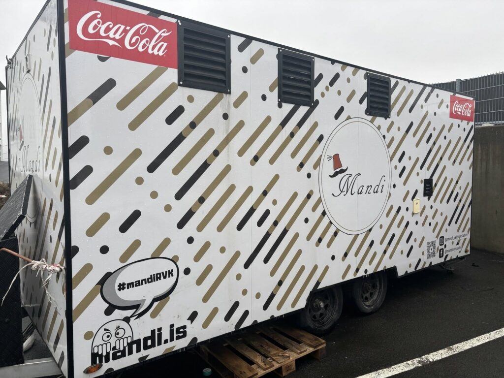 Matarvagni stolið á meðan eigendur tóku á móti nýfæddri dóttur