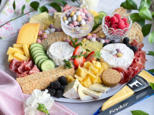 Fallegur ostabakki sem passar fullkomlega á páskum