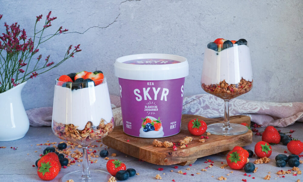 Einföld berjaskyrterta með stökkum granólabotni