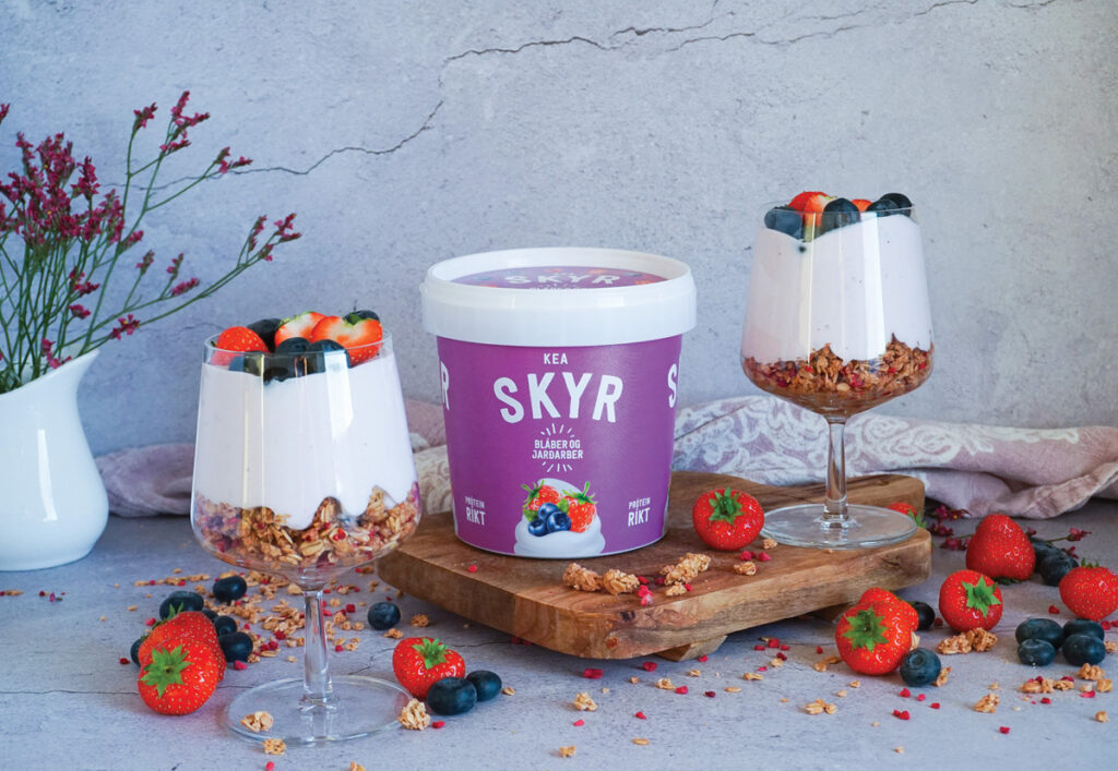 Einföld berjaskyrterta með stökkum granólabotni