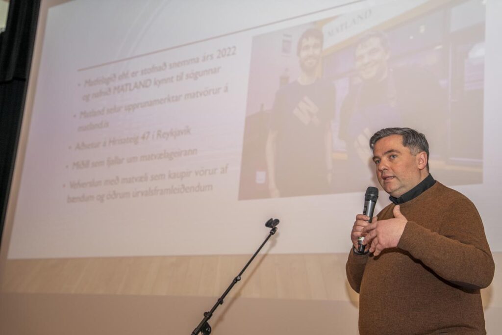 „Ómetanlegt að vita hvaðan maturinn kemur“ sagði Dóra. Um 100 manns á stefnumóti á Flúðum - Myndir