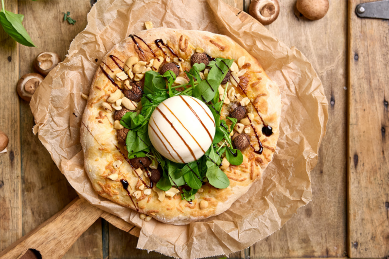 Sveppapizza með burrata sem setur nýjan svip á pizzakvöldið
