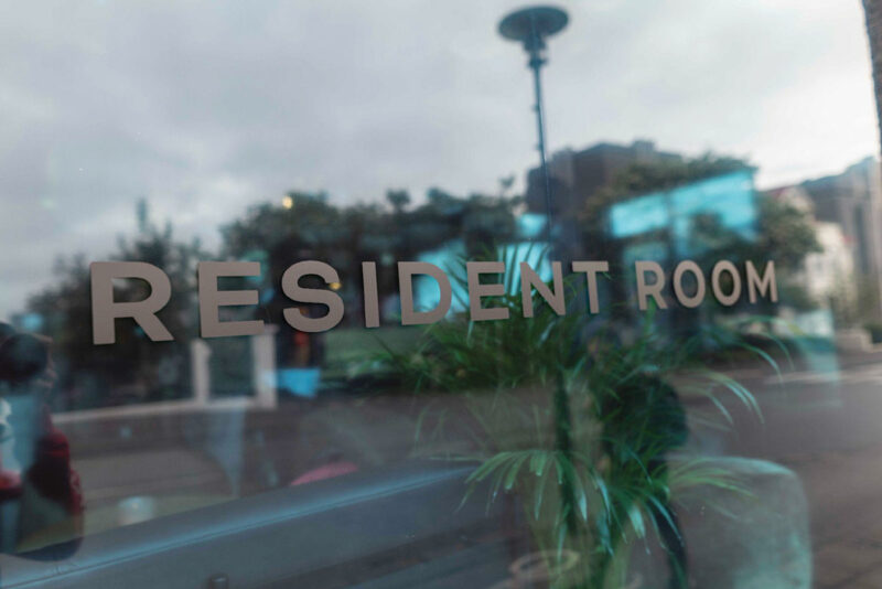 Reynsluboltar úr veitingageiranum opna kokteilbar á Hverfisgötu - Resident Room